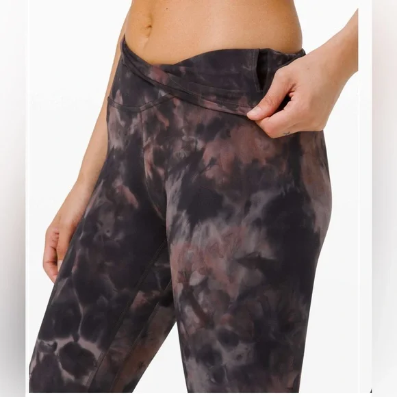 Lululemon Align Pant 25" *Diamond Dye
Diamond Dye Graphite Grey Pink Pastel - Picture 9 of 10